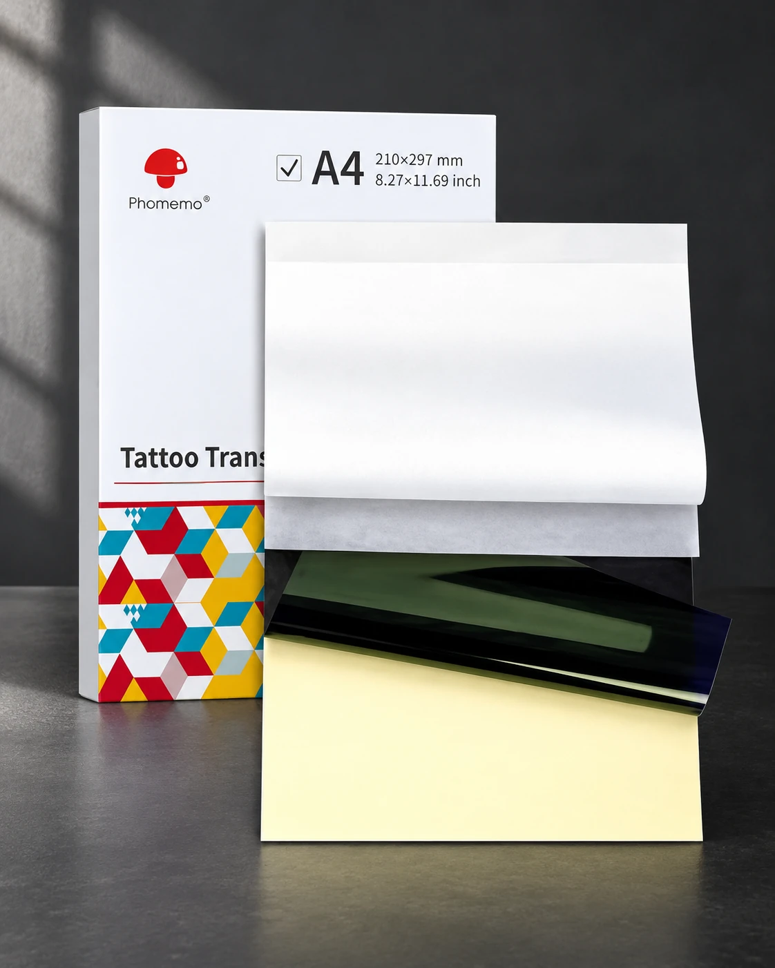 Ilustración editorial de una caja de papel de transferencia y sus hojas superpuestas.