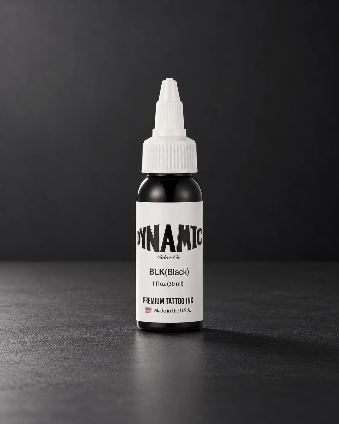 Dynamic BLK · tinta negra 30 ml en una estación minimalista